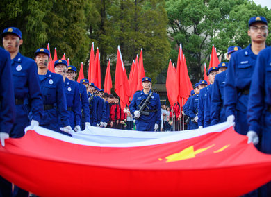 学校举行第二届体育节暨田径运动...